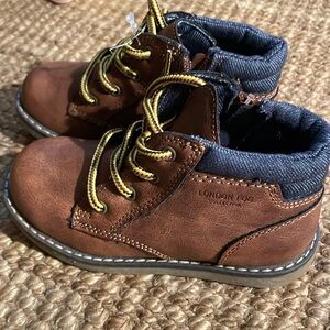 London Fog Boys Boots sz 10